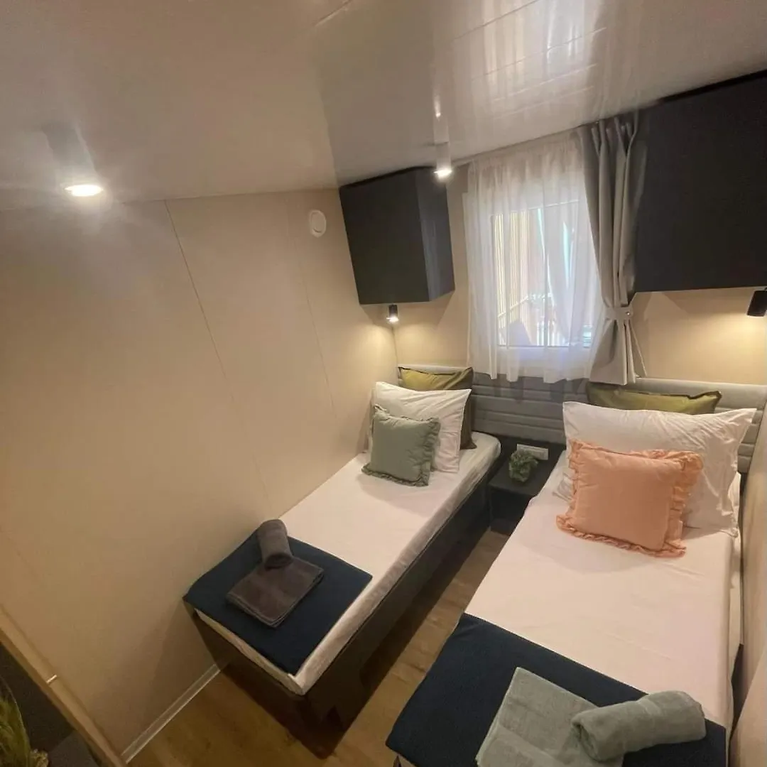 Kemp Mobile Home Ivana Biograd Na Moru