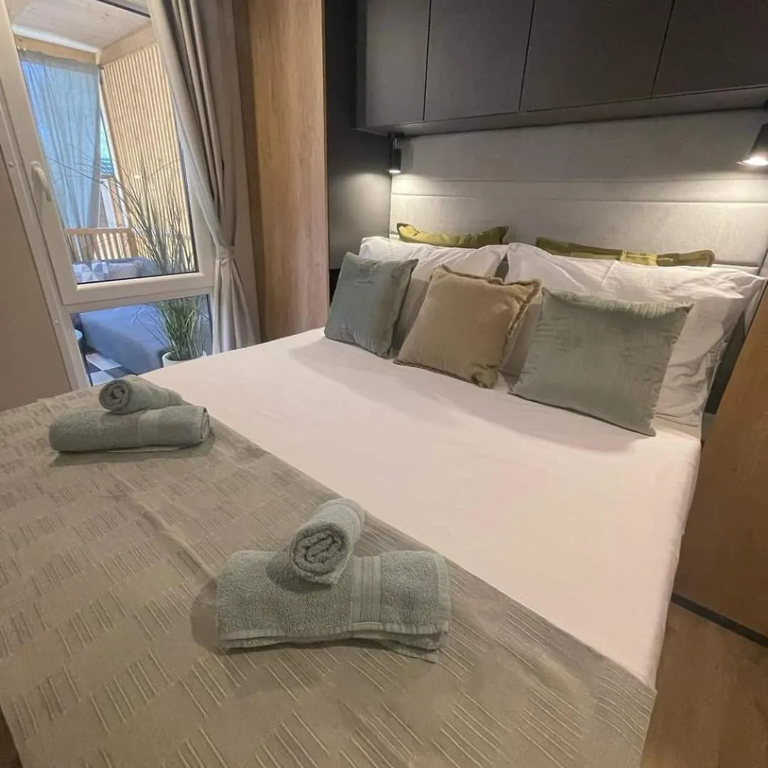Mobile Home Ivana Biograd Na Moru